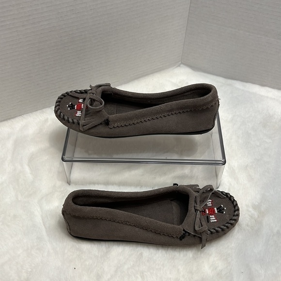 MINNETONKA Suede Moccasins, gray size 6 - Picture 3 of 13